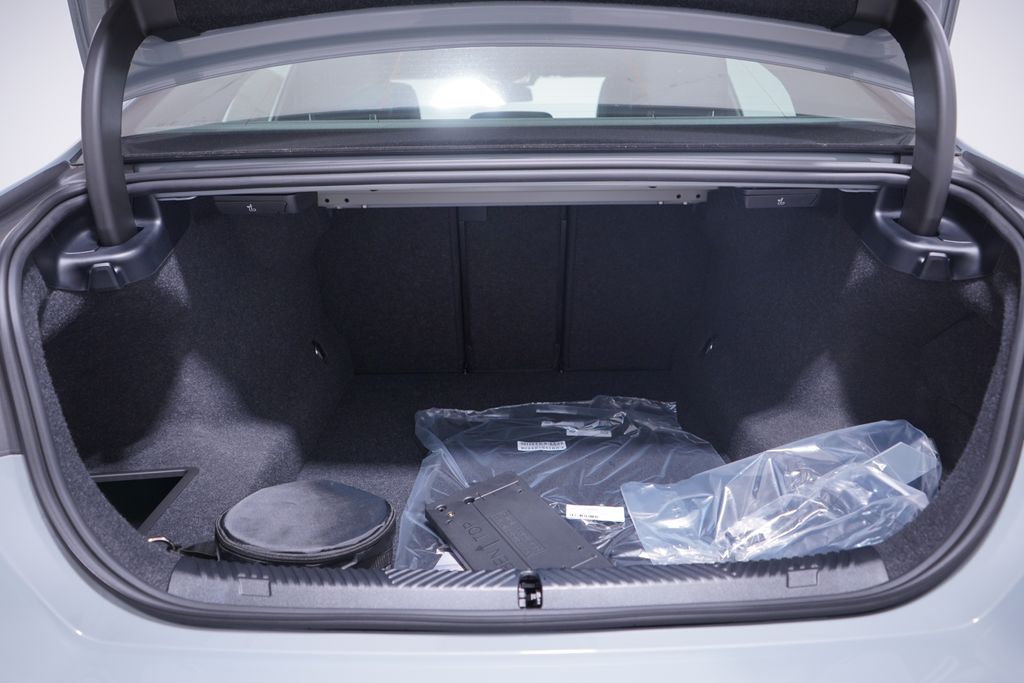 Thumbnail: 2026 BMW 5 Series - 13