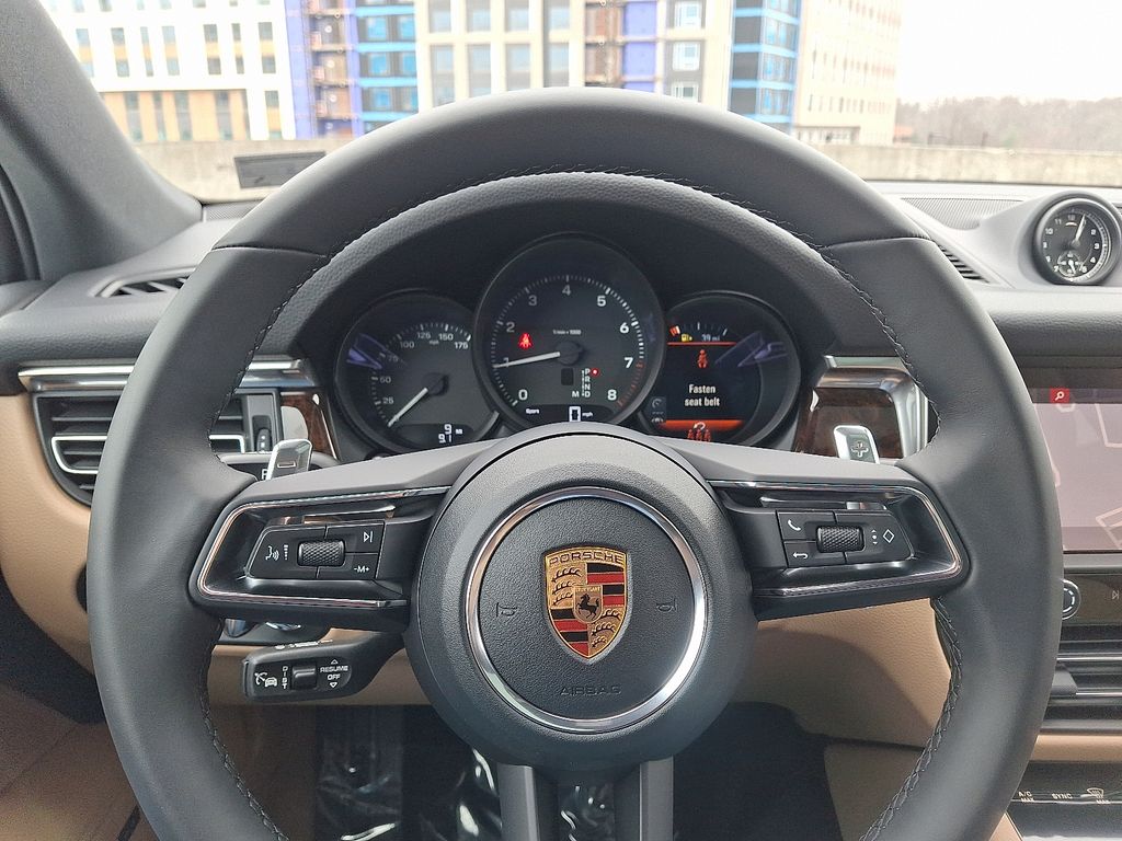 Thumbnail: 2026 Porsche Macan - 23