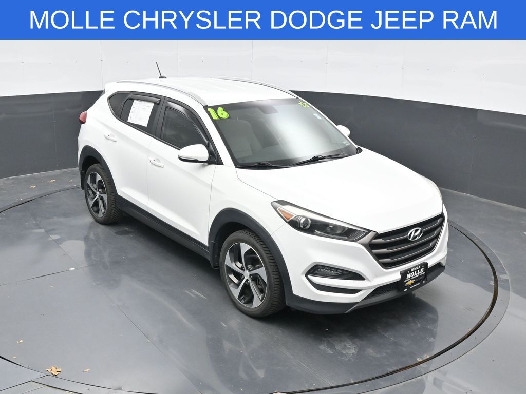 Dazzling White 2016 Hyundai Tucson SUV / Crossover Front-Wheel Drive 7-Speed Automatic