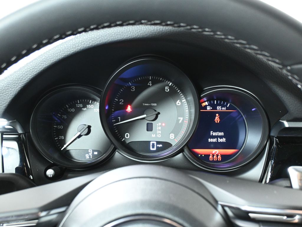 2024 Porsche Macan  21