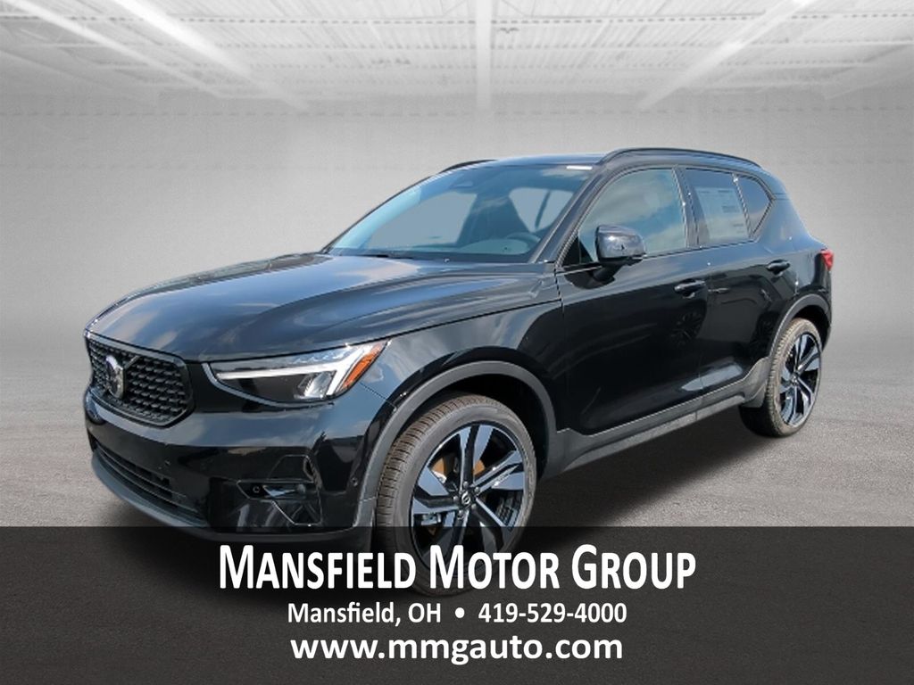 2026 Volvo XC40 B5 Plus