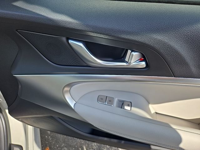 2025 Genesis G70  23