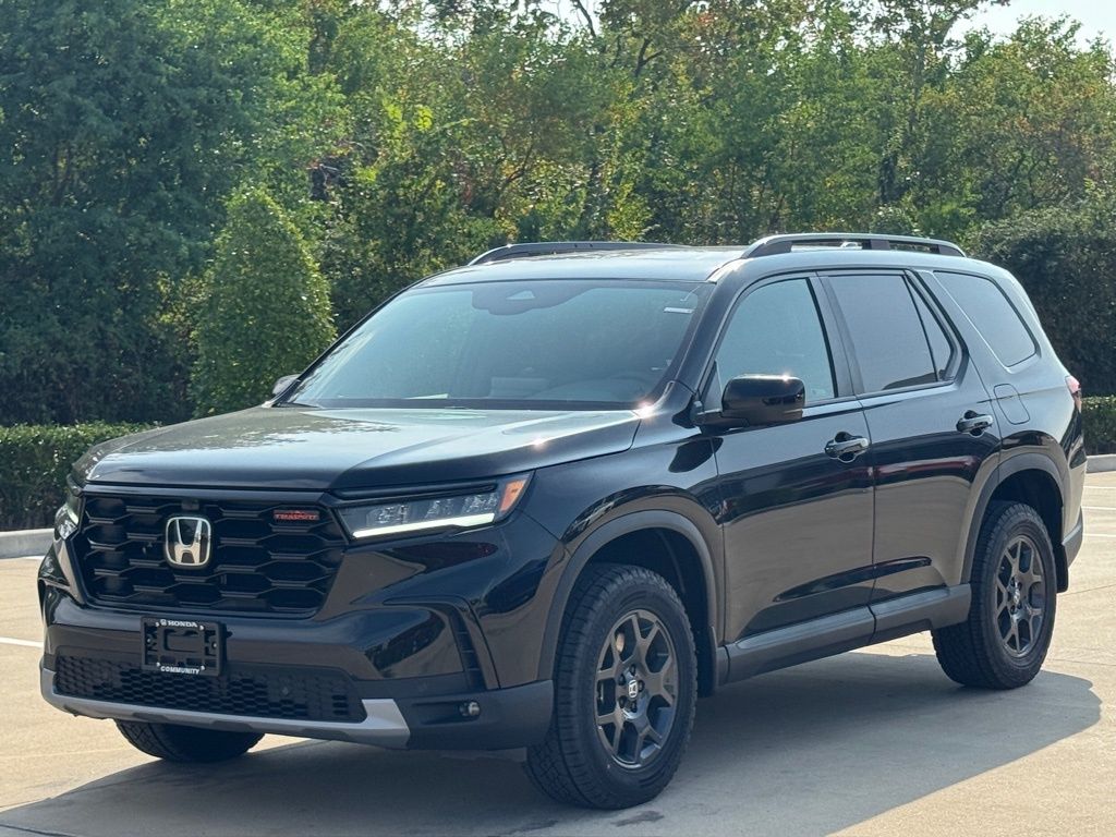 2025 Honda Pilot TrailSport Black at Community Honda