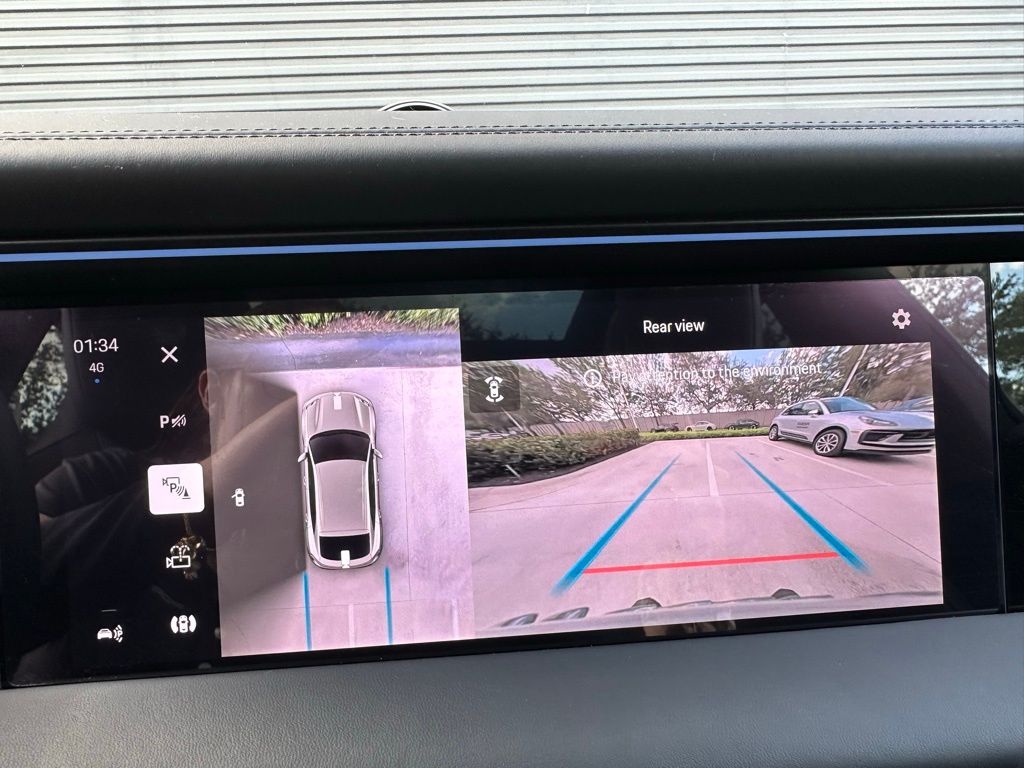 Thumbnail: 2025 Porsche Macan - 30