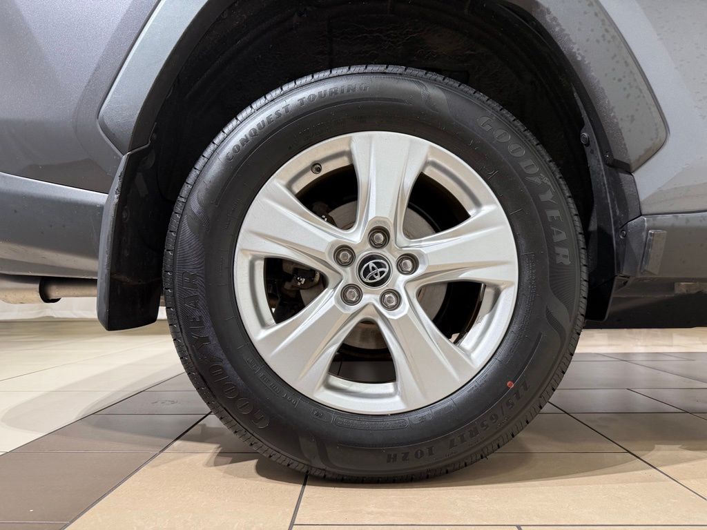 Thumbnail: 2019 Toyota RAV4 - 9