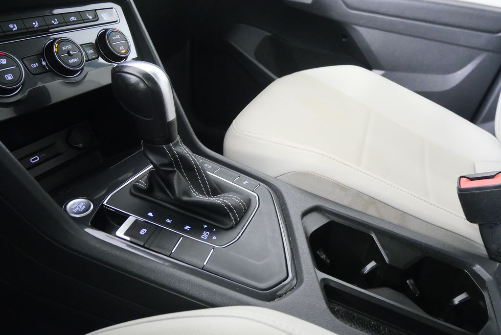 Thumbnail: 2021 Volkswagen Tiguan - 24