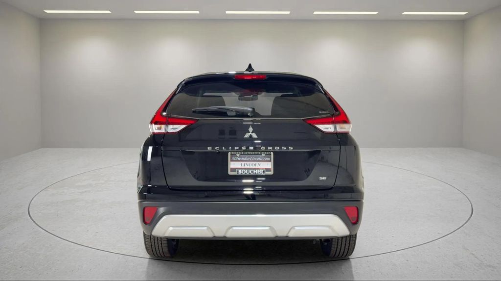 Used 2025 Labrador Black Pearl Mitsubishi SE image 4