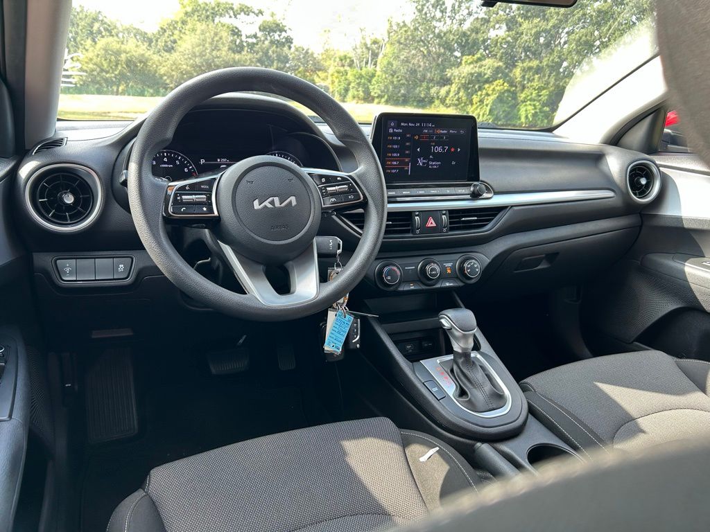 Thumbnail: 2022 Kia Forte - 12