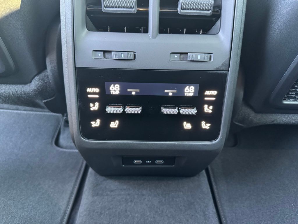 2024 Porsche Macan T 27