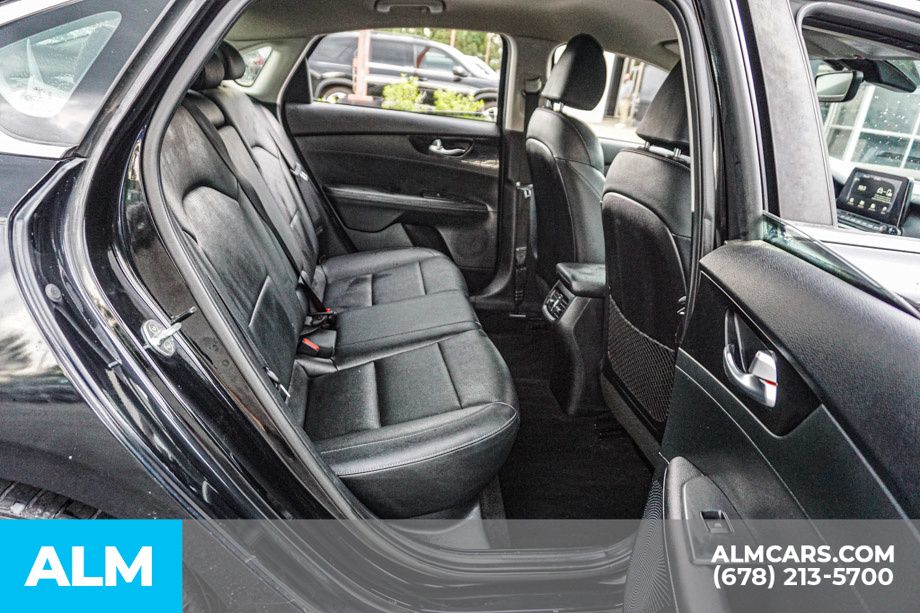 Used 2019 Black Kia EX image 22