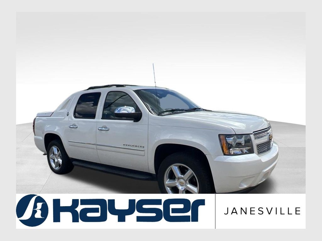 White Diamond Clearcoat 2013 Chevrolet Avalanche Pickup Truck Four-Wheel Drive 6-Speed Automatic