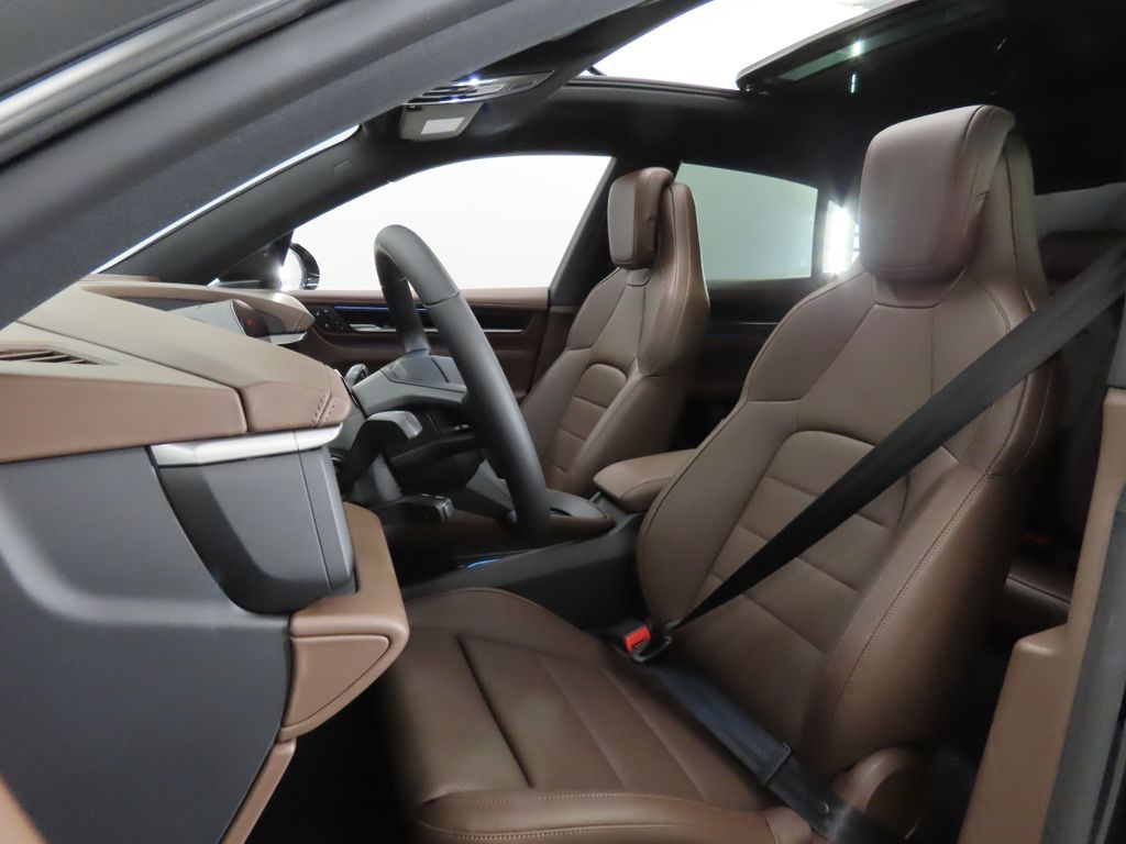 Thumbnail: 2026 Porsche Macan - 5