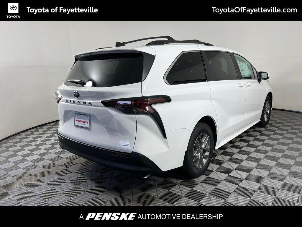 2025 Toyota Sienna LE 16