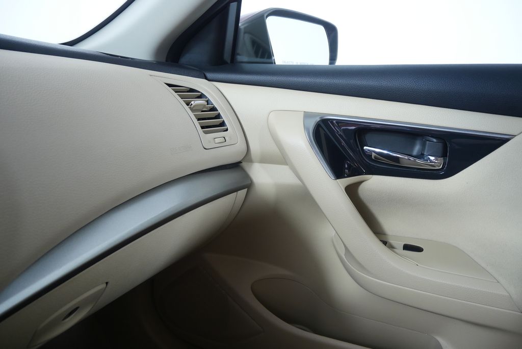 Thumbnail: 2014 Nissan Altima - 28