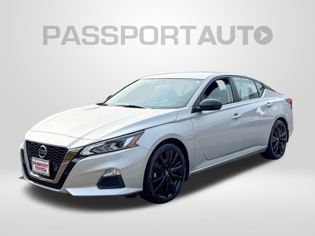 Brilliant Silver Metallic 2022 Nissan Altima Sedan Front-Wheel Drive Automatic