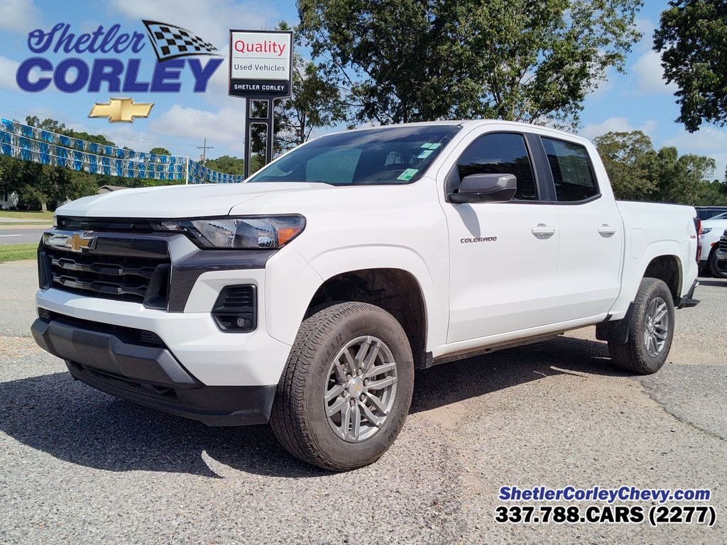 Summit White 2024 Chevrolet Colorado Pickup Truck Four-Wheel Drive 8-Speed Automatic