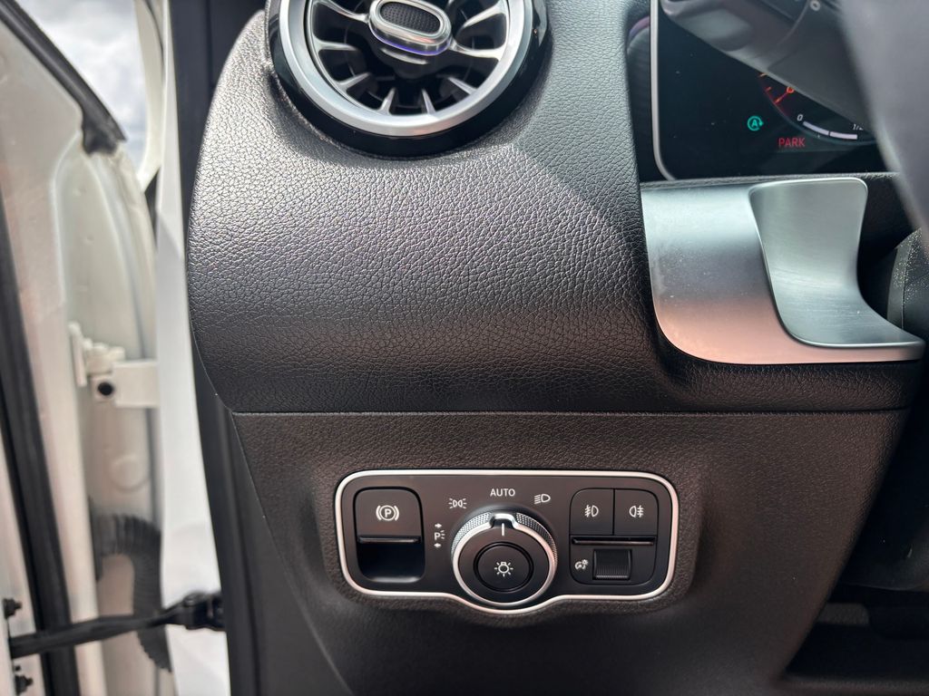 Used Car 2021 Mercedes-benz Glb  Glb 250 For Sale Under $30,000 In Austin, Texas