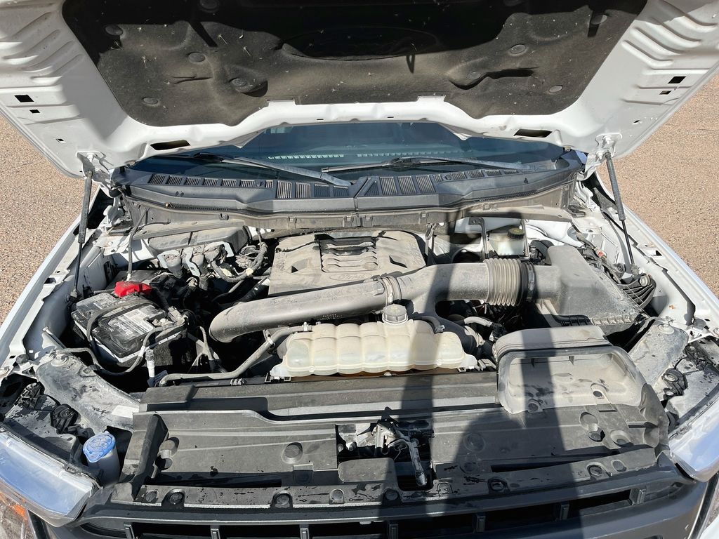 Used 2022 White Ford Lariat image 29