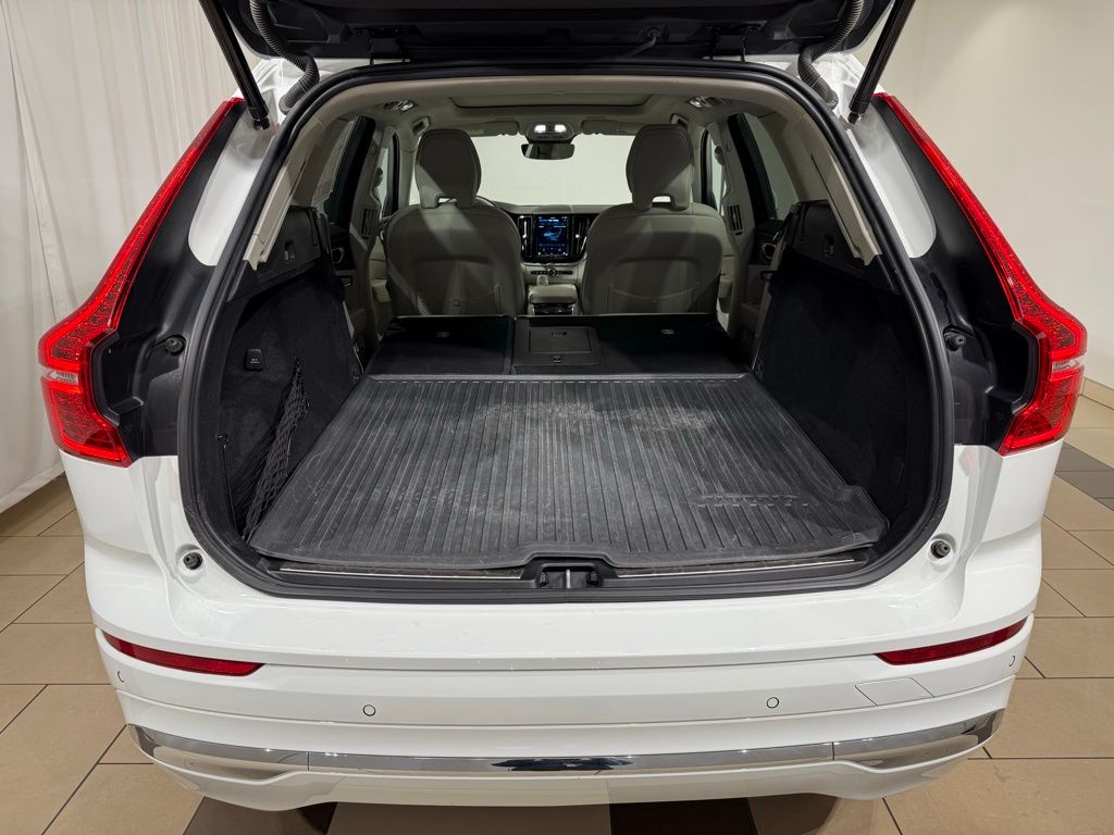 Thumbnail: 2022 Volvo XC60 - 12