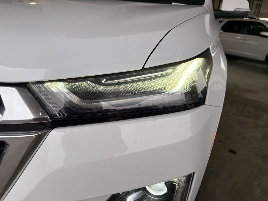 Thumbnail: 2023 Chevrolet Traverse - 9