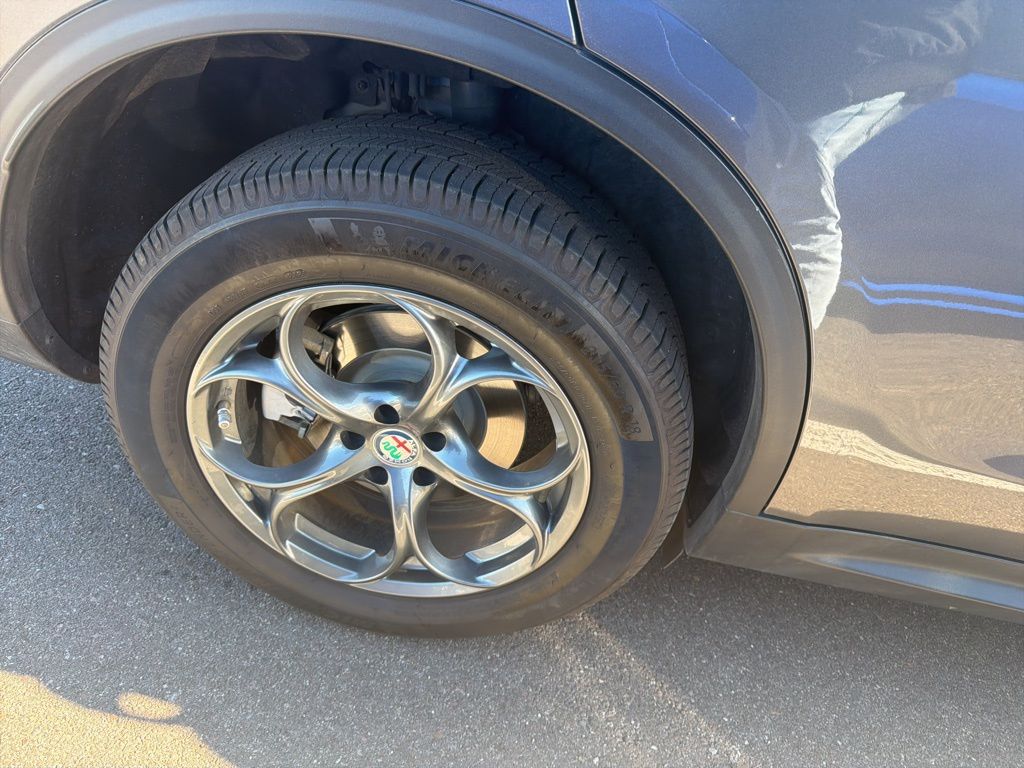 Thumbnail: 2020 Alfa Romeo Stelvio - 7