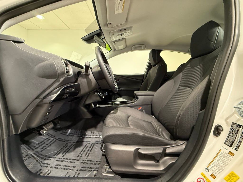 Thumbnail: 2021 Toyota Prius Prime - 14