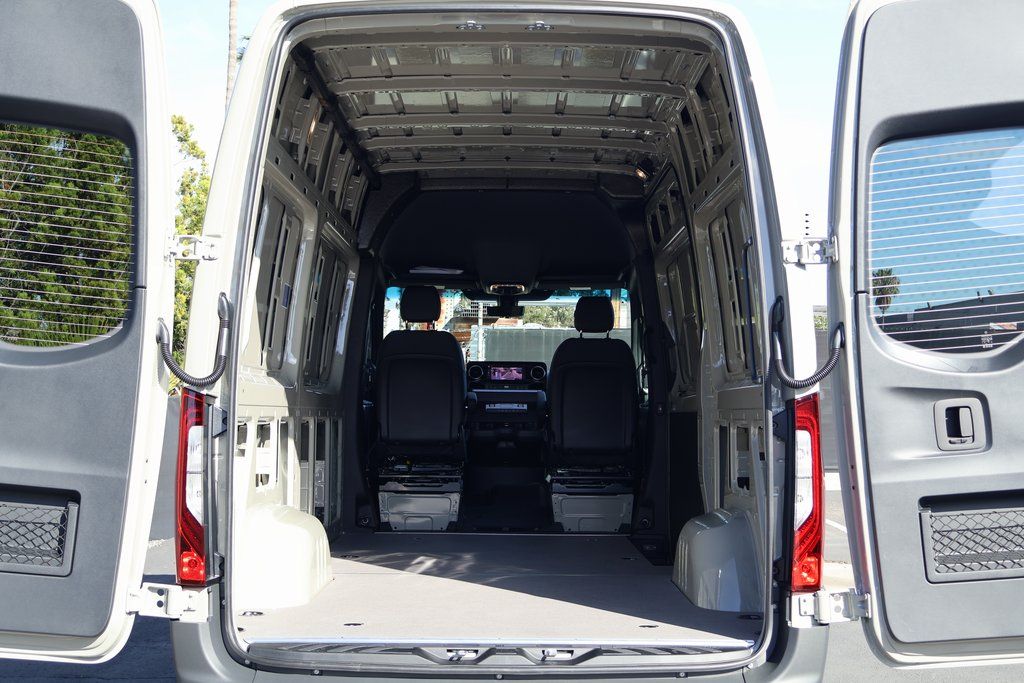 Thumbnail: 2026 Mercedes-Benz Sprinter - 8