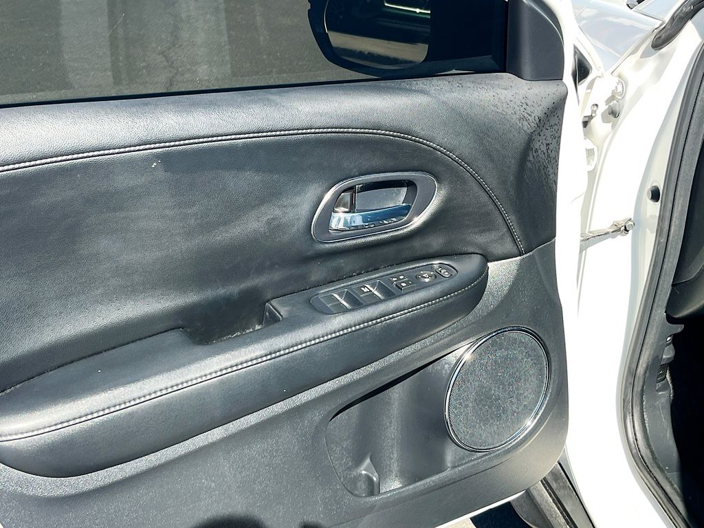 Used 2022 White Honda EX-L image 17