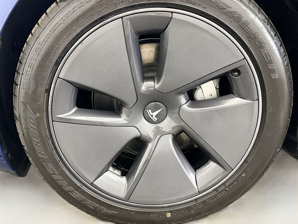 Thumbnail: 2023 Tesla Model 3 - 29