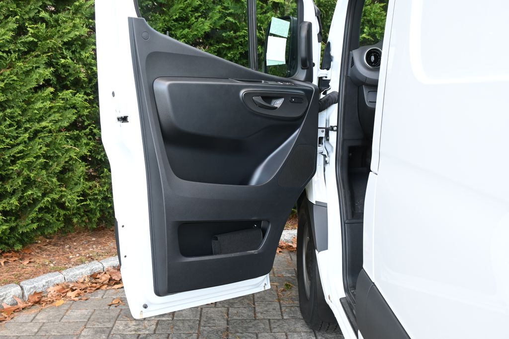 Thumbnail: 2025 Mercedes-Benz Sprinter - 10