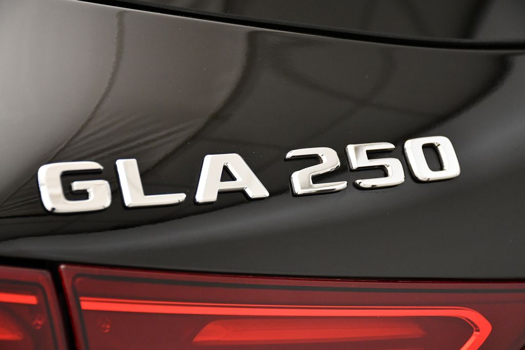 Thumbnail: 2026 Mercedes-Benz GLA - 9