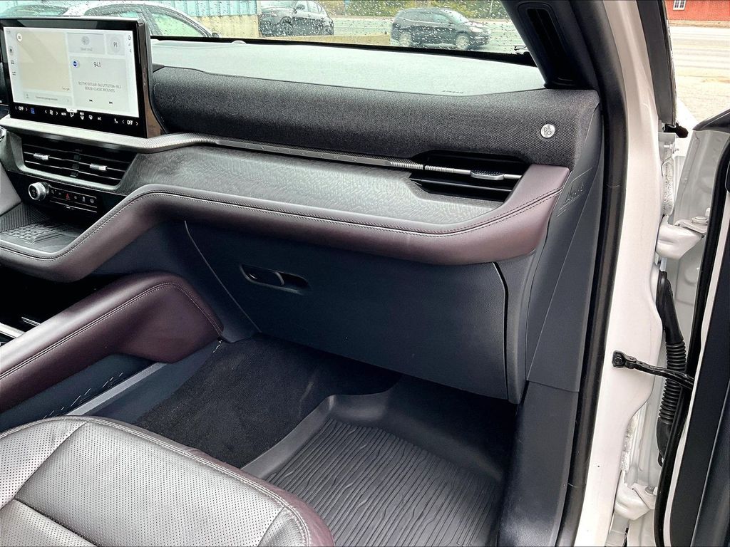 2025 Ford Explorer — photo 13