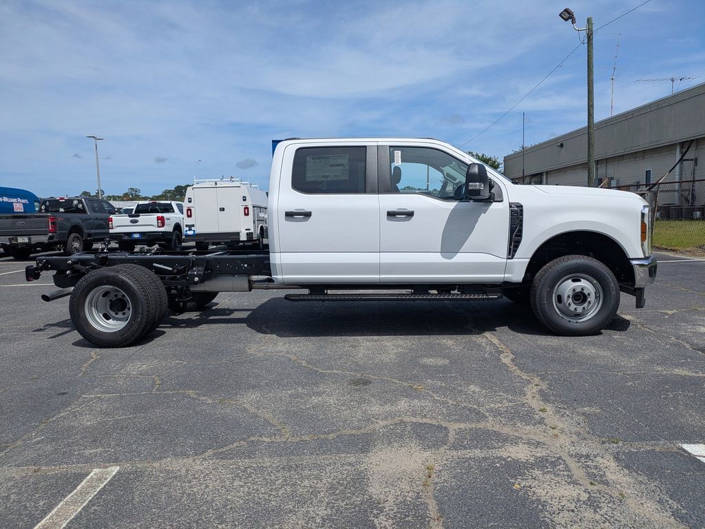 2026 Ford F-350 Chassis XL
