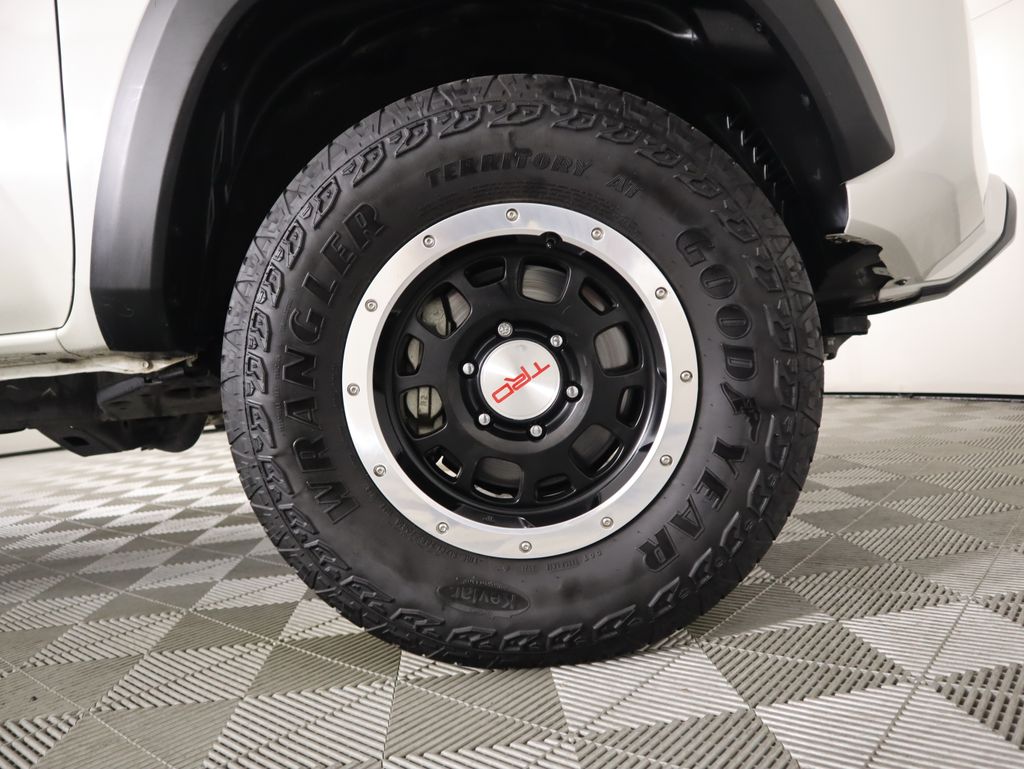 Thumbnail: 2017 Toyota Tacoma - 31