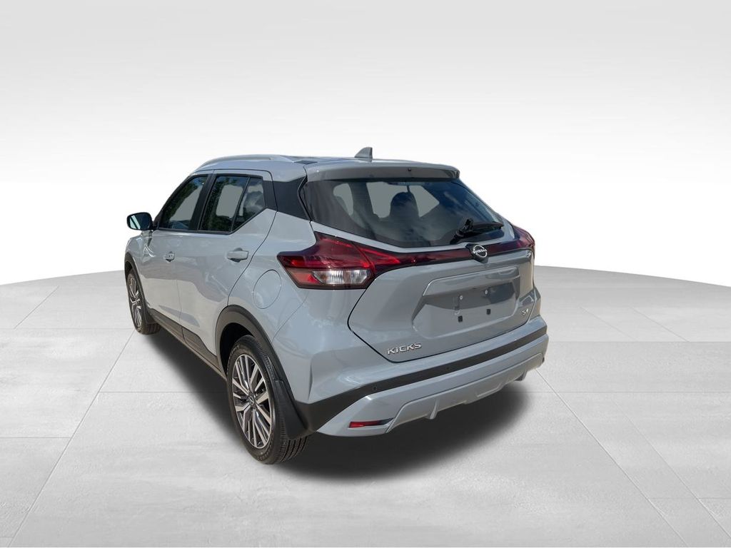 2024 Boulder Gray Pearl Nissan Kicks SV FWD SUV