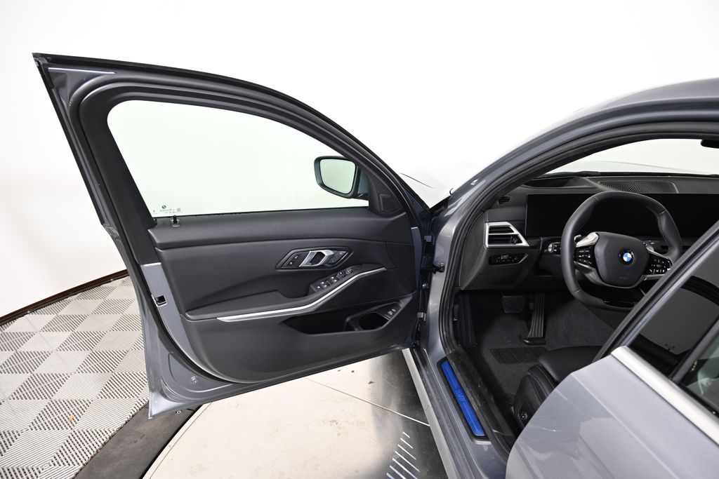 Thumbnail: 2026 BMW 3 Series - 21