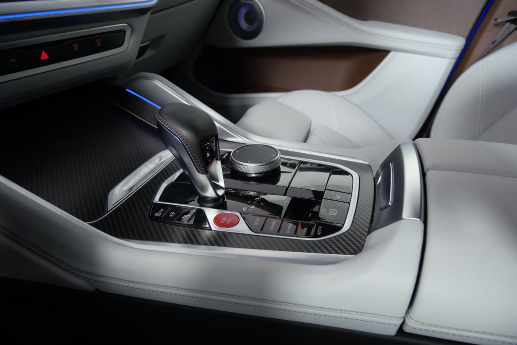 2025 BMW XM  31