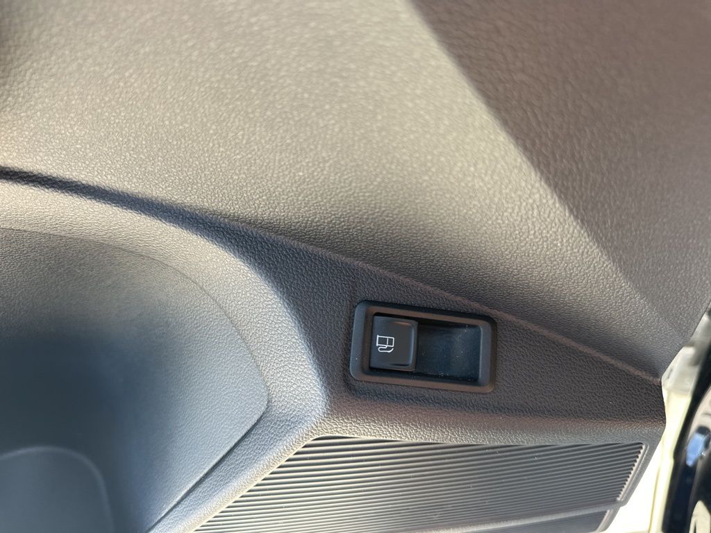 2022 Deep Black Pearl Volkswagen Taos 1.5T SE FWD SUV