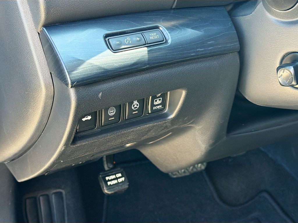 Used 2023 Gray Nissan Platinum image 10