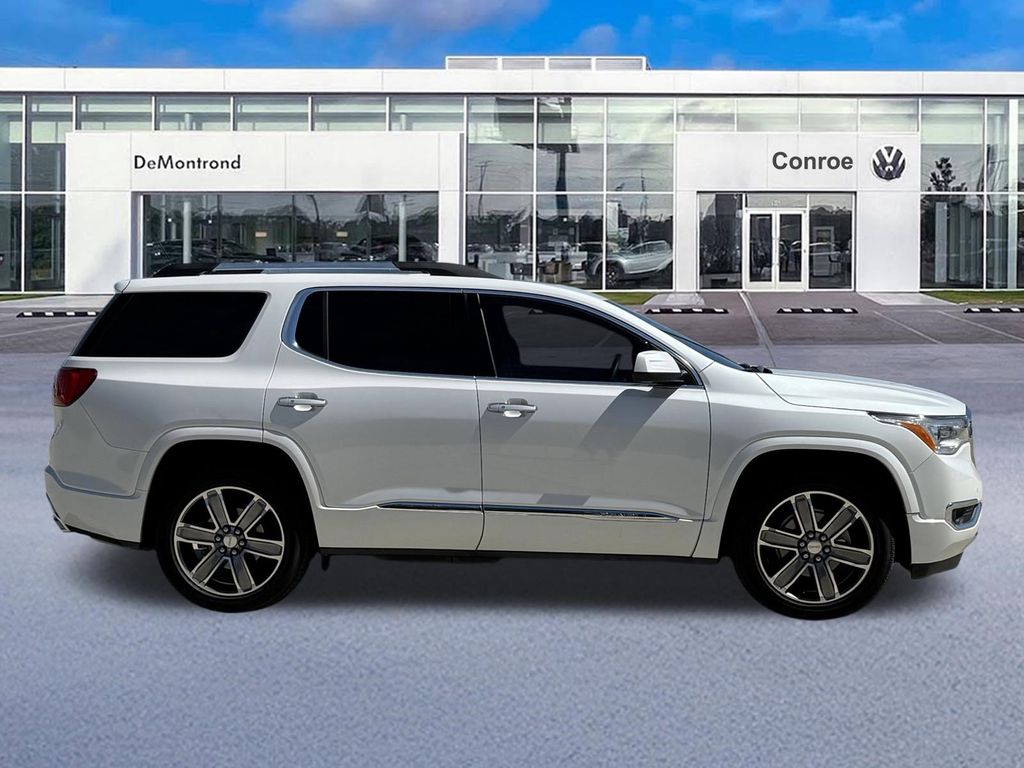 2018 GMC Acadia Denali - 3