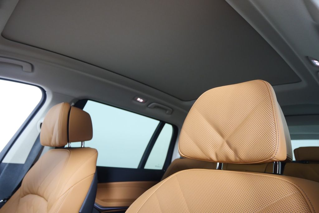 Thumbnail: 2026 BMW X7 - 11