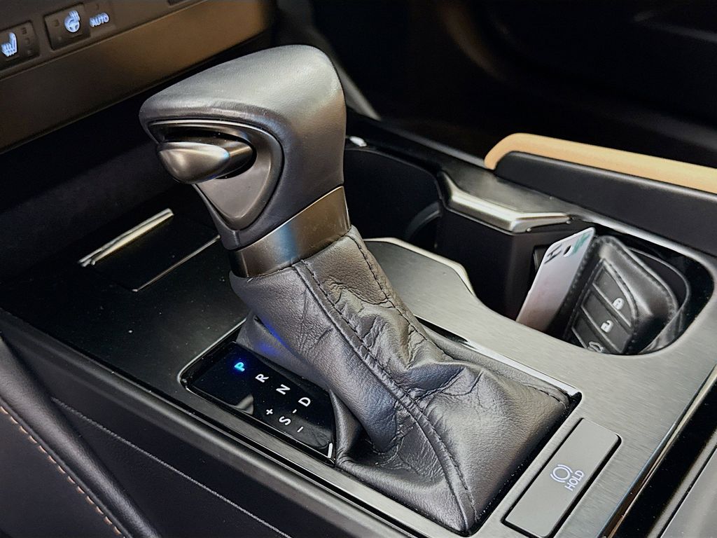 Thumbnail: 2023 Lexus ES - 17