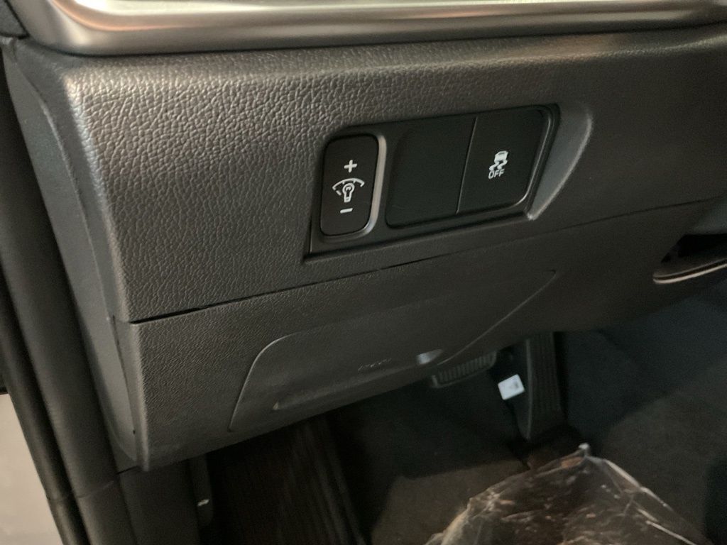 New 2026 White Kia S image 10