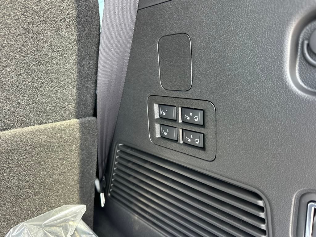 2025 Nissan Armada SL photo