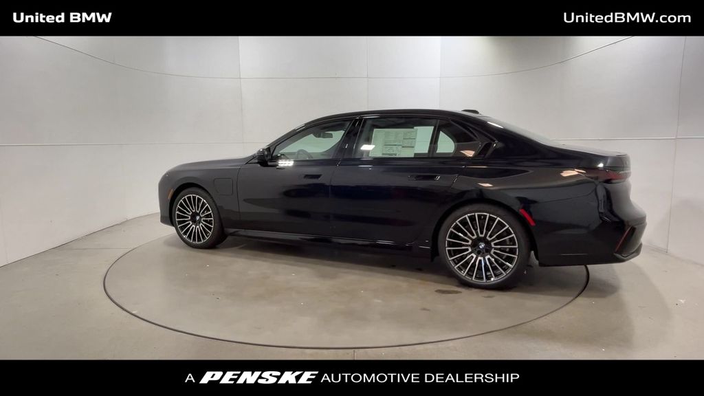 Thumbnail: 2026 BMW 7 Series - 6