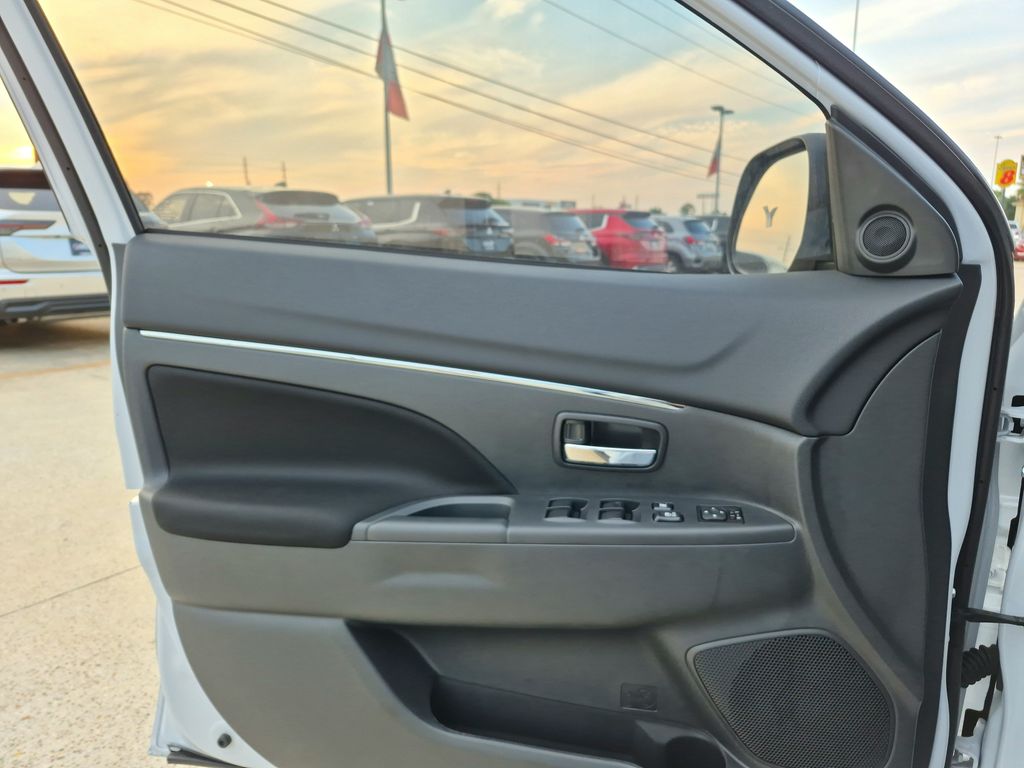 2026 Mitsubishi Outlander Sport 2.0 LE - 11
