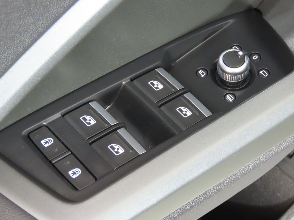 Thumbnail: 2025 Audi Q3 - 32