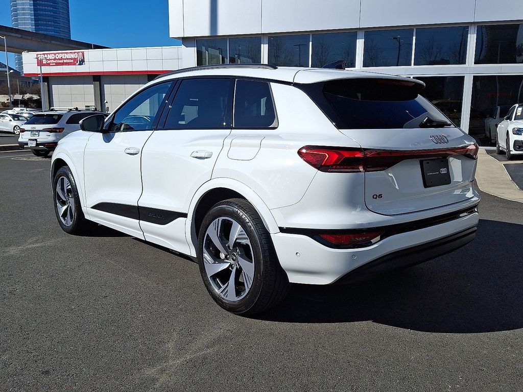 Thumbnail: 2025 Audi Q6 e-tron - 6