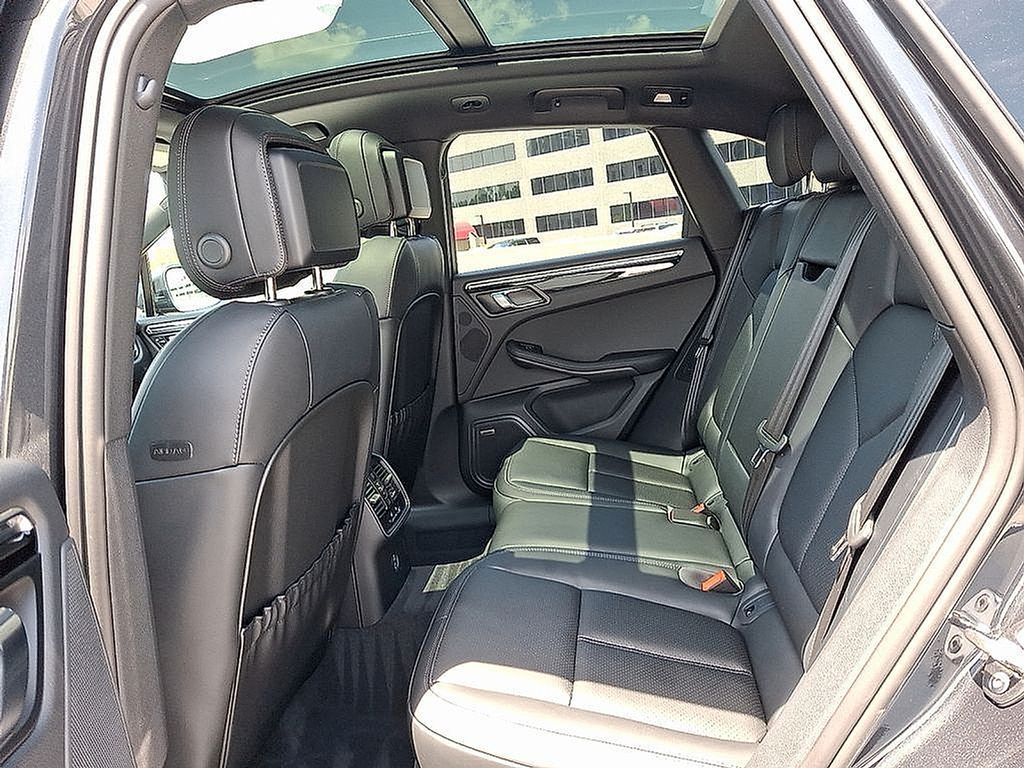 Thumbnail: 2025 Porsche Macan - 13