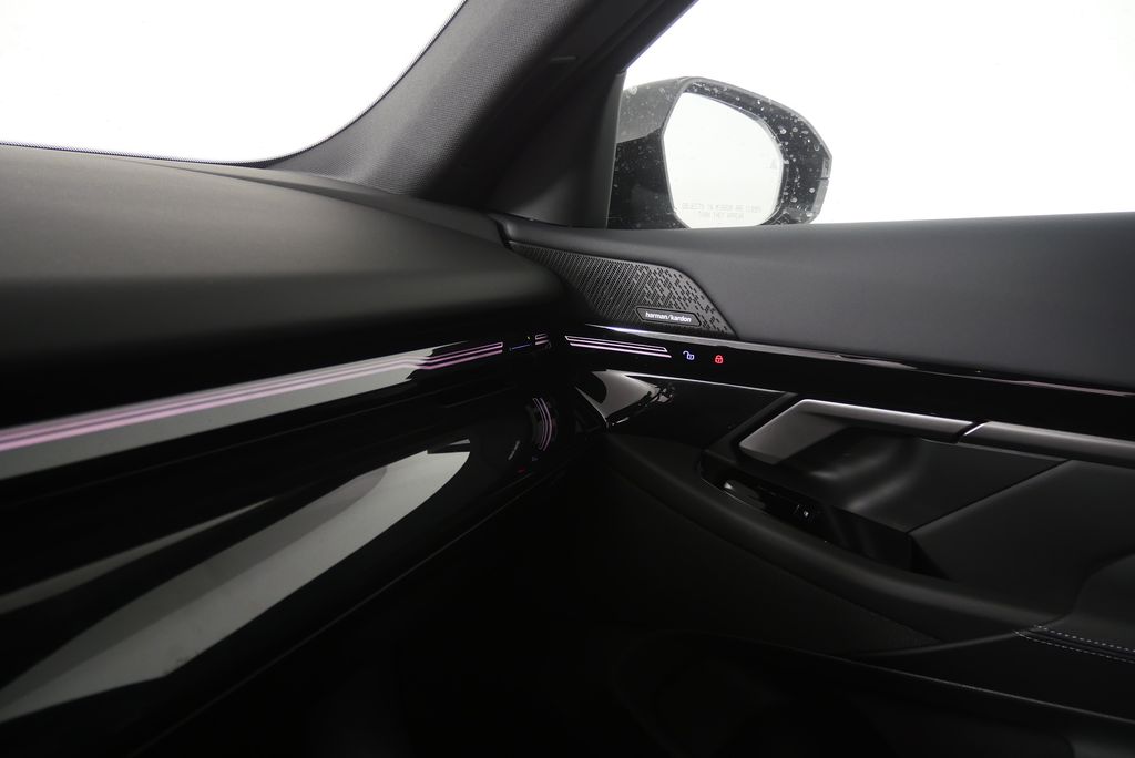 Thumbnail: 2026 BMW 5 Series - 21